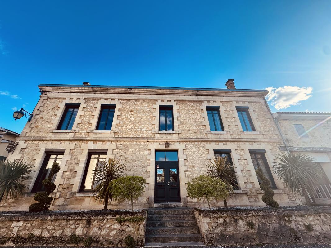 Maison de maître Rénovée/ Gîte / Appartement - Photo 3 - La Roche-Chalais
