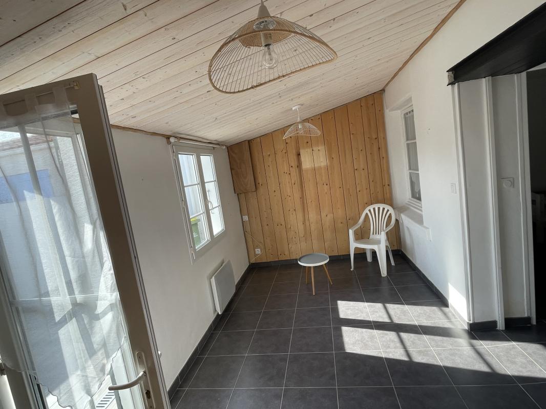 Maison de 46.7 m² au calme sur l'île d'Oléron, avec garage de 15 m² - Photo 3 - Saint-Georges-d'Oléron