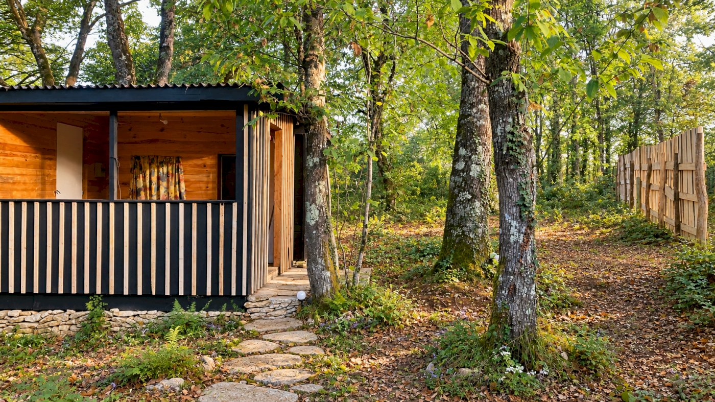 Propriété avec Fuste comprenant : 3 appartements - 2 chalets et 2 Tiny House - Photo 3 - Pressignac-Vicq