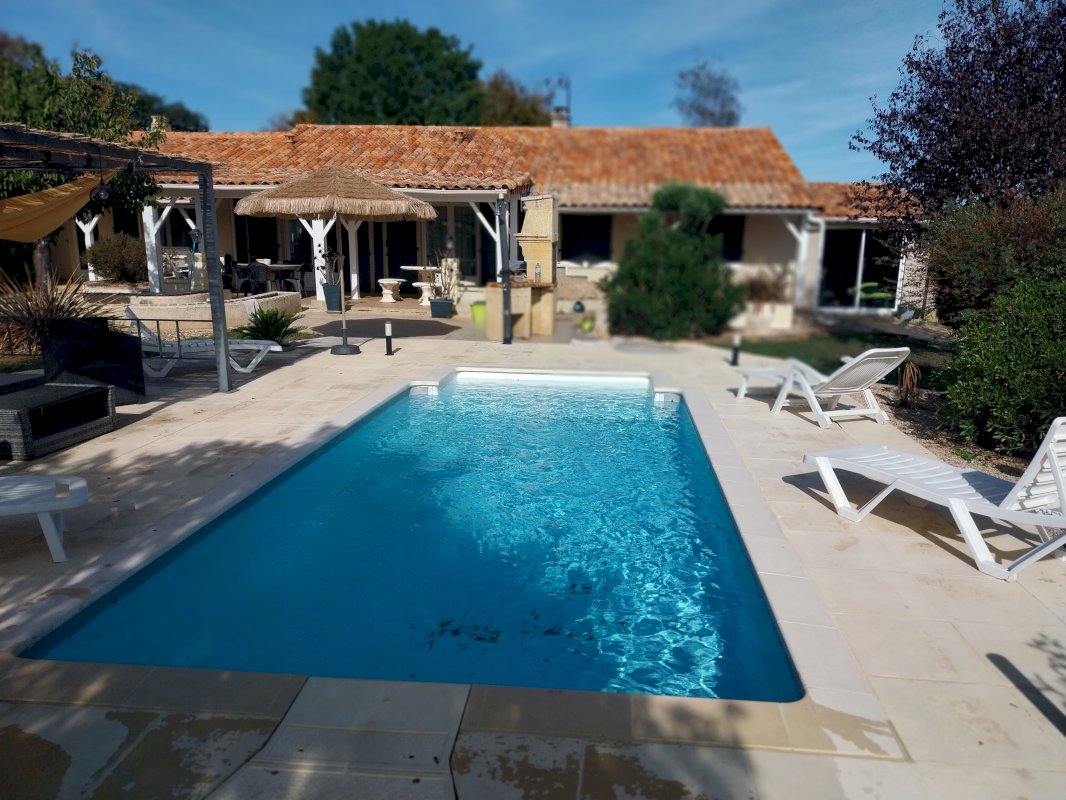 Pavillon avec piscine - Photo 3 - La Ferrière-Airoux