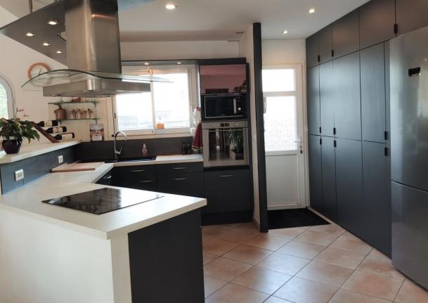 Maison de 180 m² avec piscine - Photo 4 - Eysines