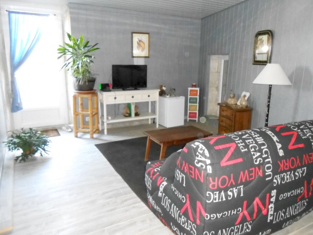 Maison de 174 m² - Photo 4 - Saint-Seurin-de-Cursac