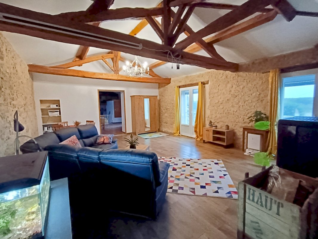 Maison en pierre 168 m² - Photo 4 - Villefranche-de-Lonchat