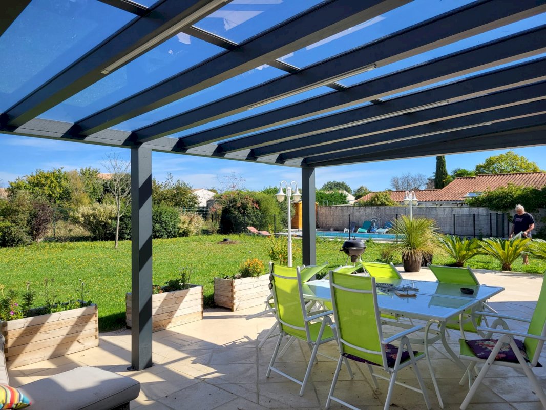 Maison 4 chambres + bureau, piscine et terrain arboré 2400 m², à 15 mn du centre de Saintes - Photo 4 - Thénac