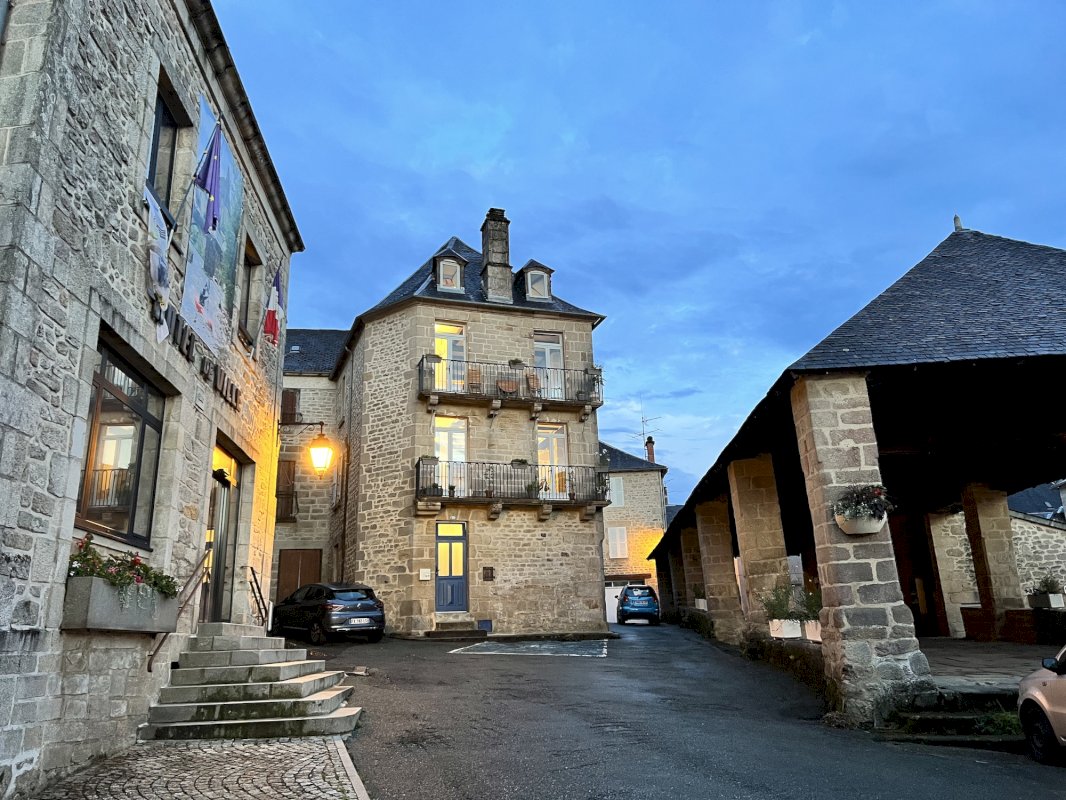 Maison Magnifiquement Rénovée au Cœur de Treignac - Photo 6 - Treignac