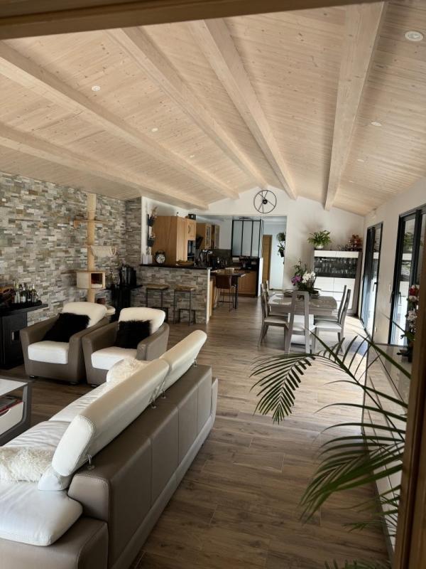 Maison 137m² de plain-pied avec 3 chambres + garage + piscine à Périgny - Photo 8 - Périgny
