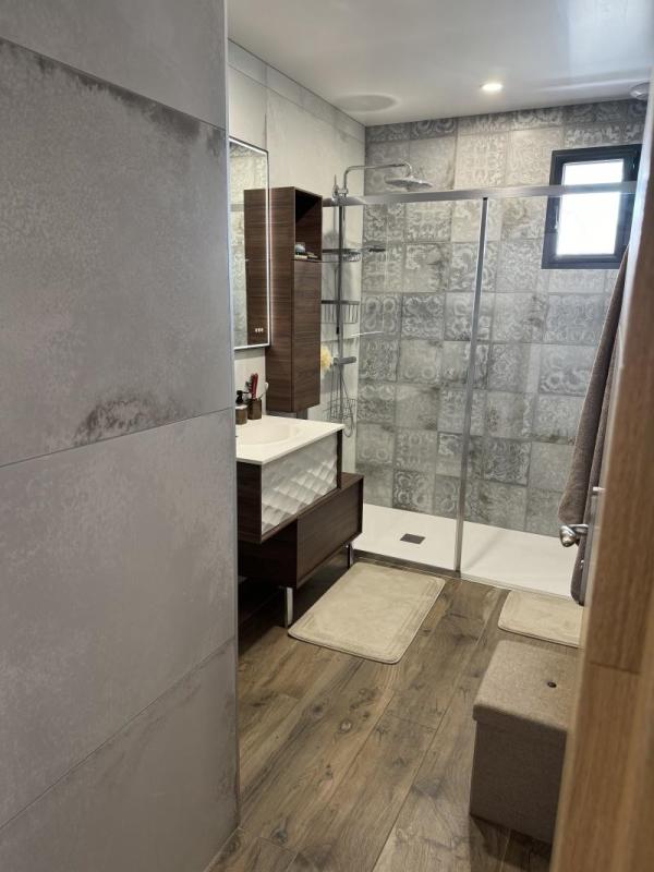 Maison 137m² de plain-pied avec 3 chambres + garage + piscine à Périgny - Photo 9 - Périgny