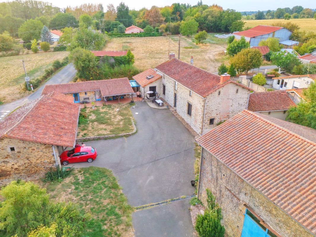 Maison familial rénové - Photo 9 - Courlay