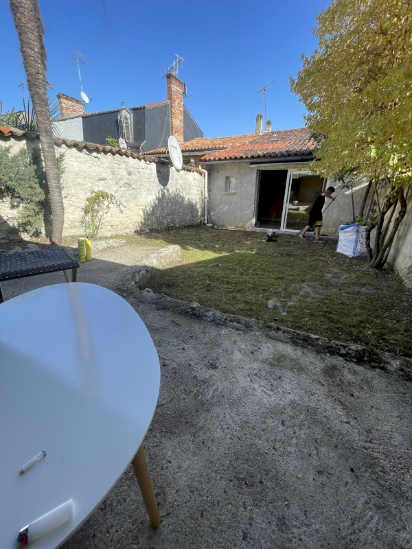 Petite maison atypique de 2 chambres avec jardin - Photo 9 - Cognac